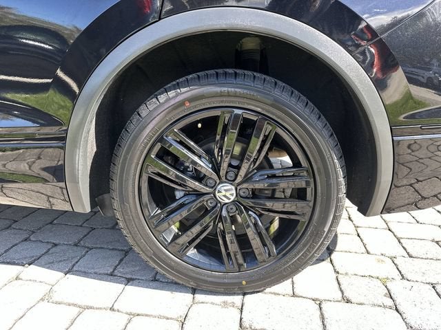 2022 Volkswagen Tiguan SE R-Line Black