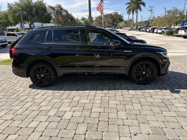 2022 Volkswagen Tiguan SE R-Line Black