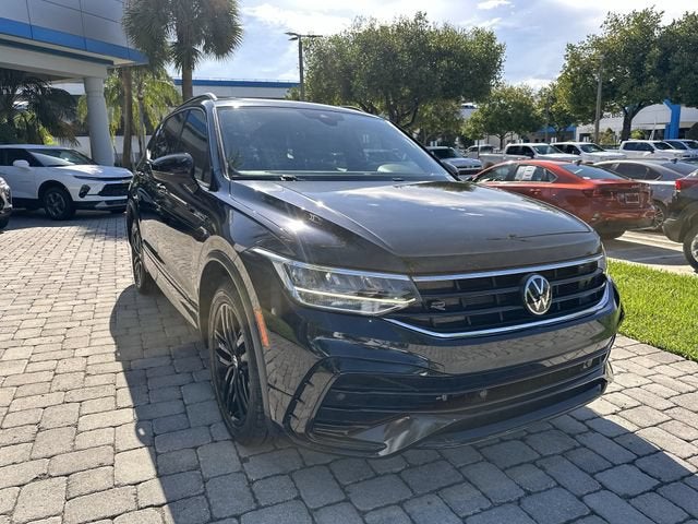2022 Volkswagen Tiguan SE R-Line Black