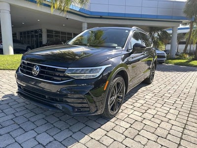 2022 Volkswagen Tiguan SE R-Line Black