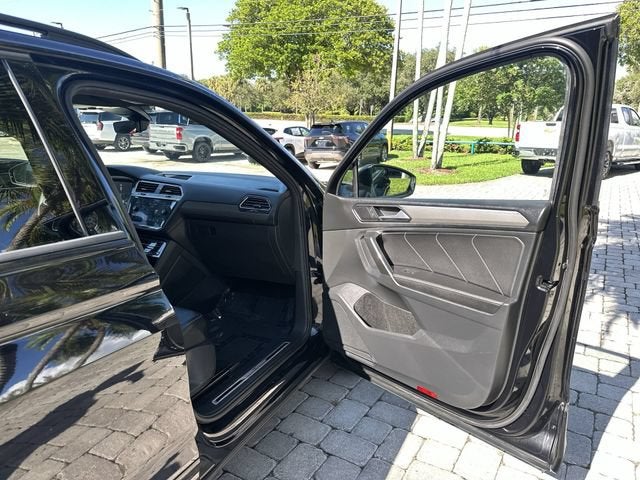 2022 Volkswagen Tiguan SE R-Line Black