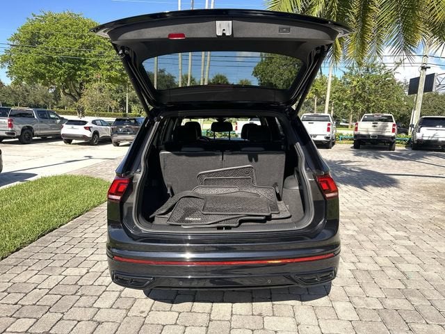 2022 Volkswagen Tiguan SE R-Line Black