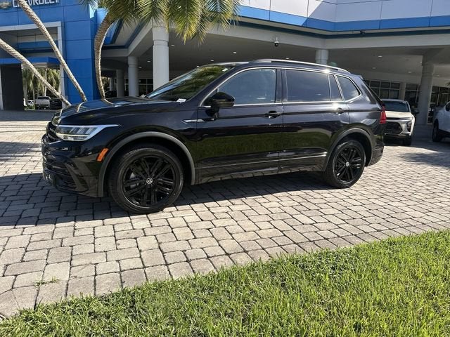 2022 Volkswagen Tiguan SE R-Line Black
