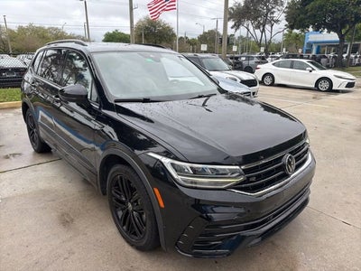 2022 Volkswagen Tiguan SE R-Line Black