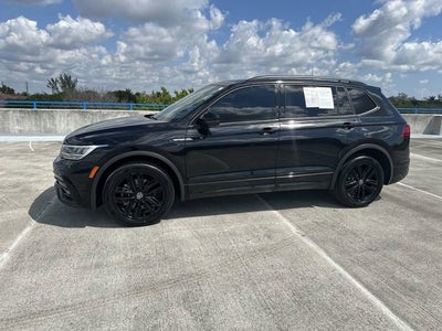 2022 Volkswagen Tiguan SE R-Line Black