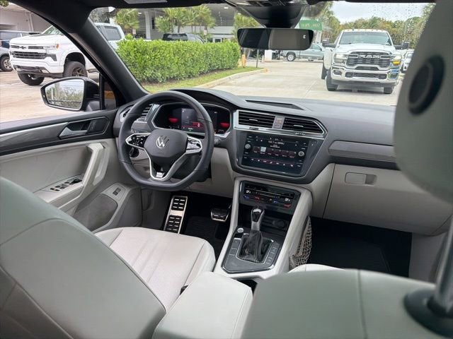 2022 Volkswagen Tiguan SE R-Line Black