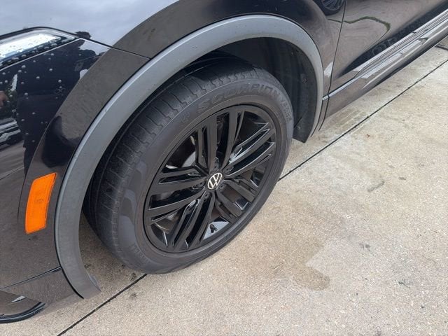 2022 Volkswagen Tiguan SE R-Line Black