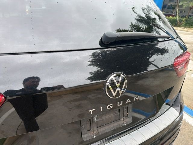 2022 Volkswagen Tiguan SE R-Line Black