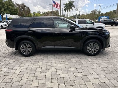 2025 Nissan Pathfinder S