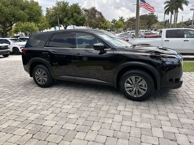 2025 Nissan Pathfinder S