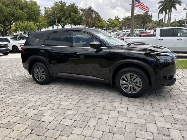 2025 Nissan Pathfinder S