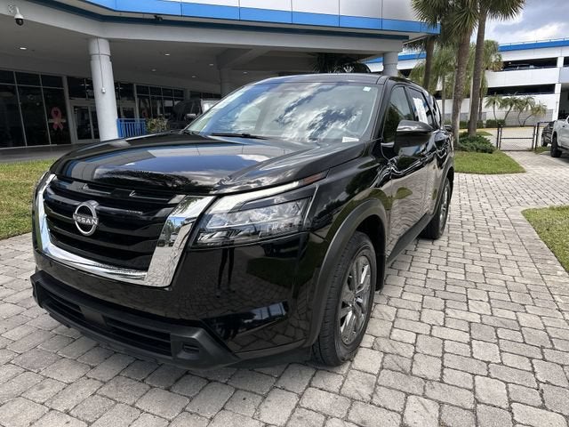 2025 Nissan Pathfinder S