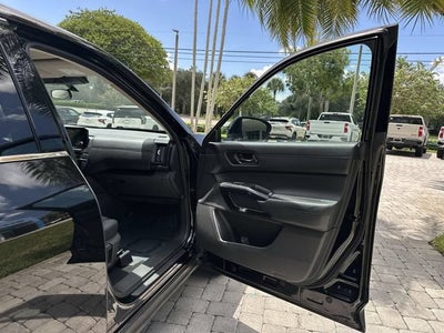 2025 Nissan Pathfinder S