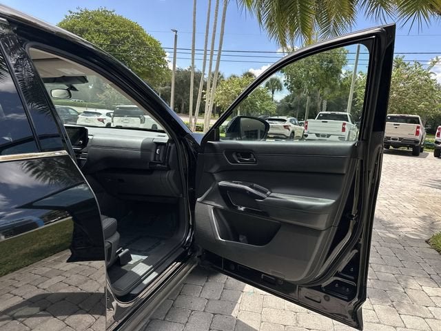 2025 Nissan Pathfinder S