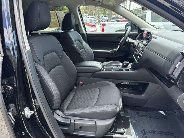 2025 Nissan Pathfinder S