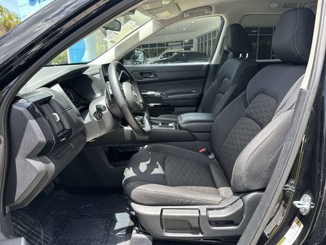 2025 Nissan Pathfinder S