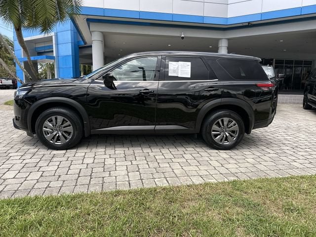 2025 Nissan Pathfinder S