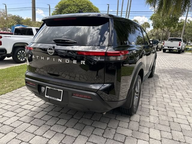 2025 Nissan Pathfinder S