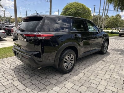 2025 Nissan Pathfinder S