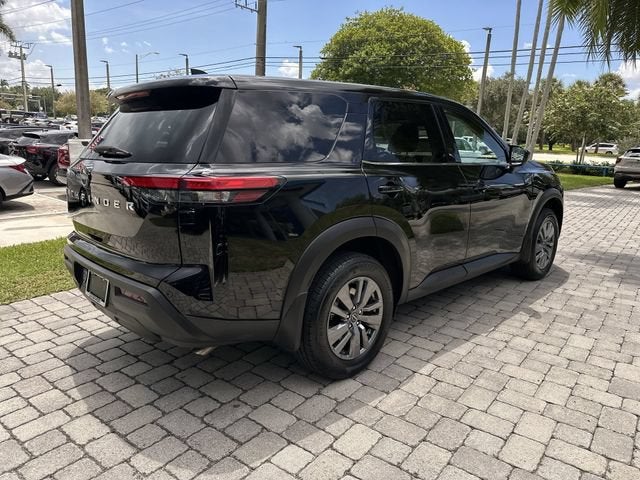 2025 Nissan Pathfinder S