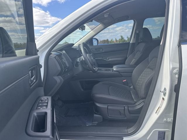 2024 Nissan Pathfinder S