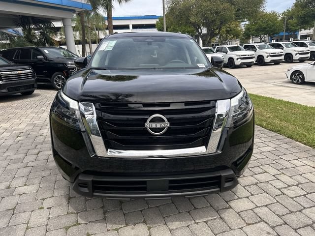 2025 Nissan Pathfinder SV