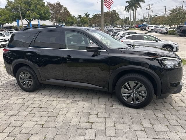 2025 Nissan Pathfinder SV