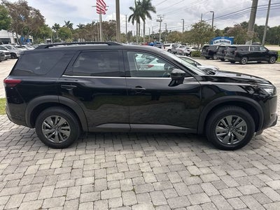 2025 Nissan Pathfinder SV