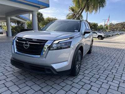 2025 Nissan Pathfinder SV