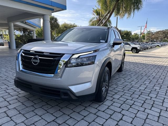 2025 Nissan Pathfinder SV