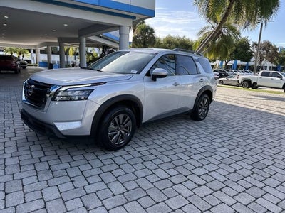 2025 Nissan Pathfinder SV
