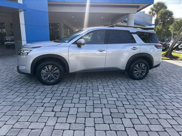 2025 Nissan Pathfinder SV