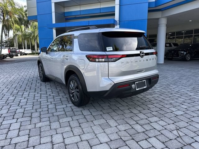2025 Nissan Pathfinder SV
