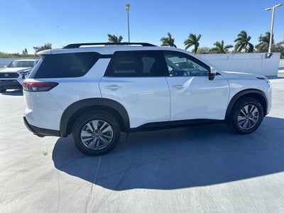 2025 Nissan Pathfinder SV