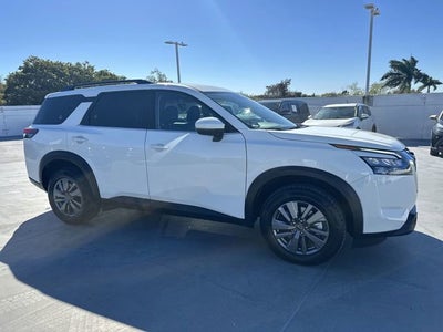2025 Nissan Pathfinder SV