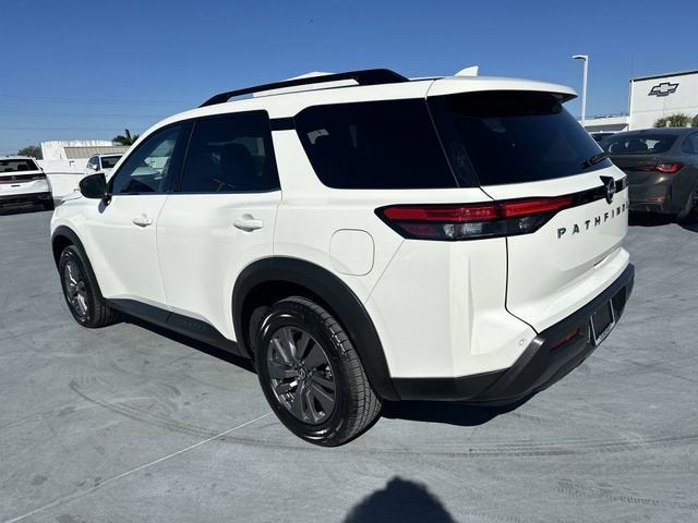 2025 Nissan Pathfinder SV
