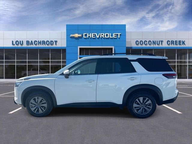 2025 Nissan Pathfinder SV