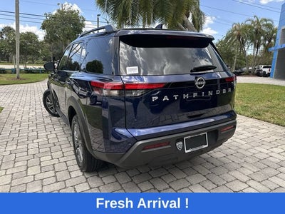 2025 Nissan Pathfinder SV