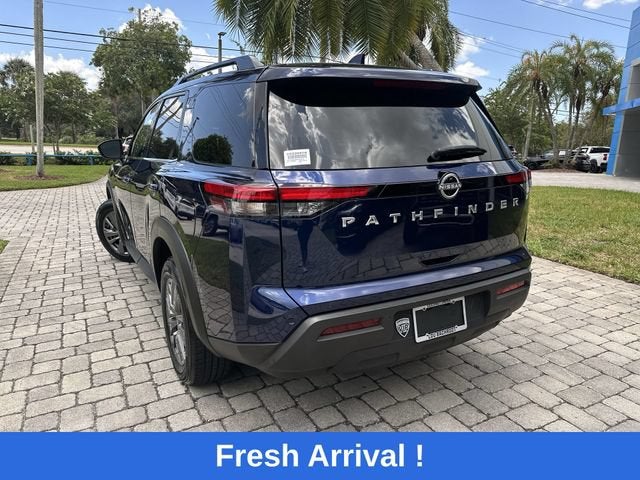 2025 Nissan Pathfinder SV