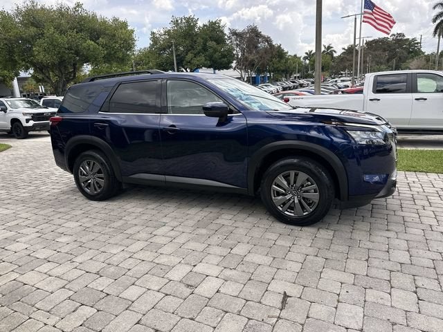 2025 Nissan Pathfinder SV
