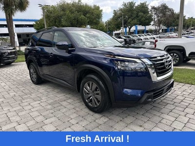 2025 Nissan Pathfinder SV