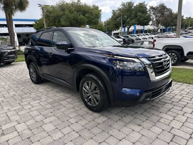 2025 Nissan Pathfinder SV