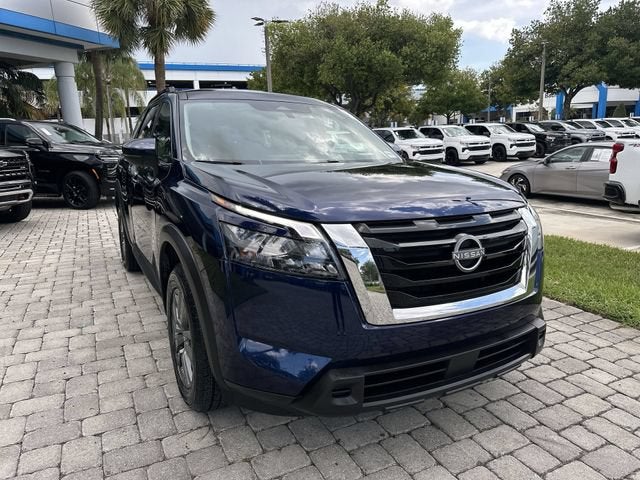2025 Nissan Pathfinder SV