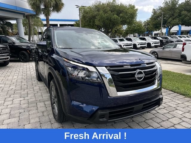 2025 Nissan Pathfinder SV