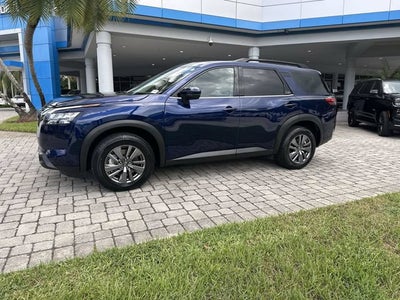 2025 Nissan Pathfinder SV