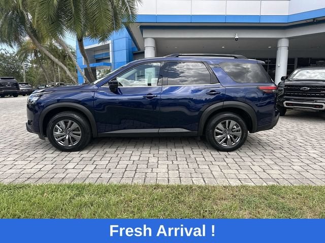 2025 Nissan Pathfinder SV