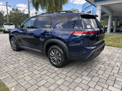 2025 Nissan Pathfinder SV