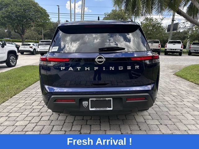 2025 Nissan Pathfinder SV