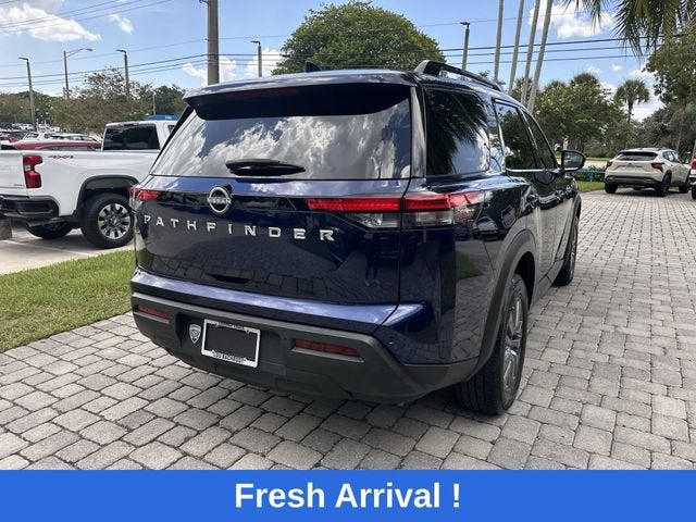 2025 Nissan Pathfinder SV