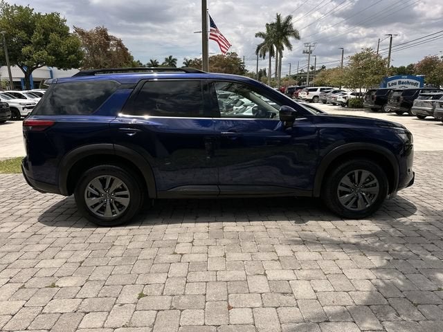 2025 Nissan Pathfinder SV